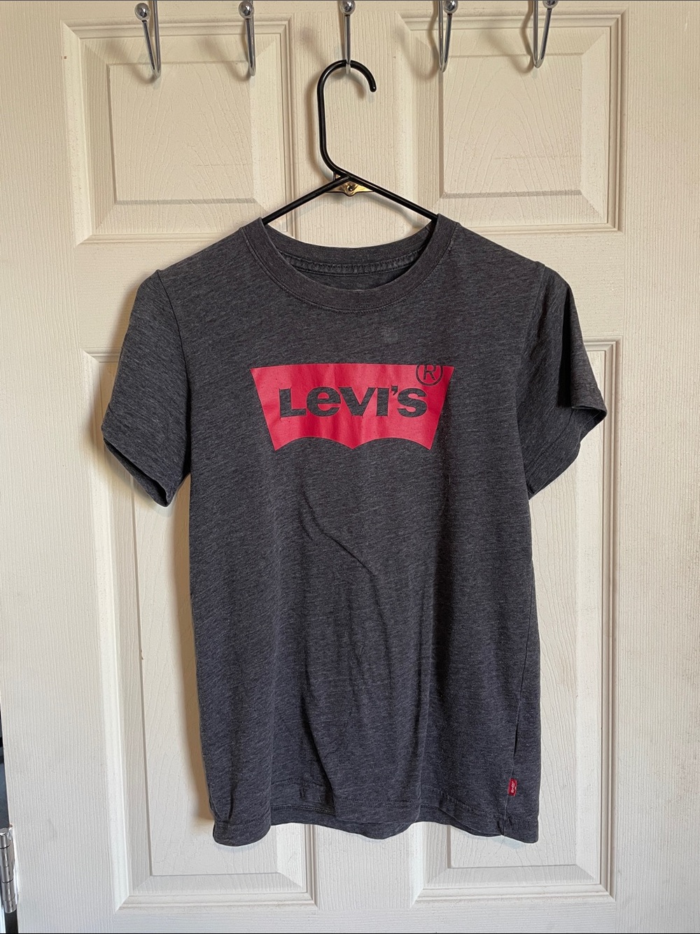 ❗️3/$10❗️Levi's Dark Gray Short Sleeve Tee